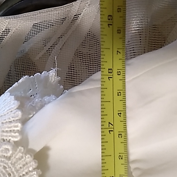 BEAUTIFUL WHITE DRESS - Picture 13 of 15